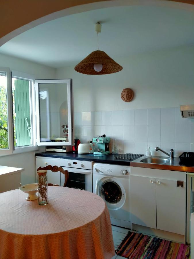 Le Citronnier Apartment ลามาลูส์-เลส์-แบ็งส์ ภายนอก รูปภาพ